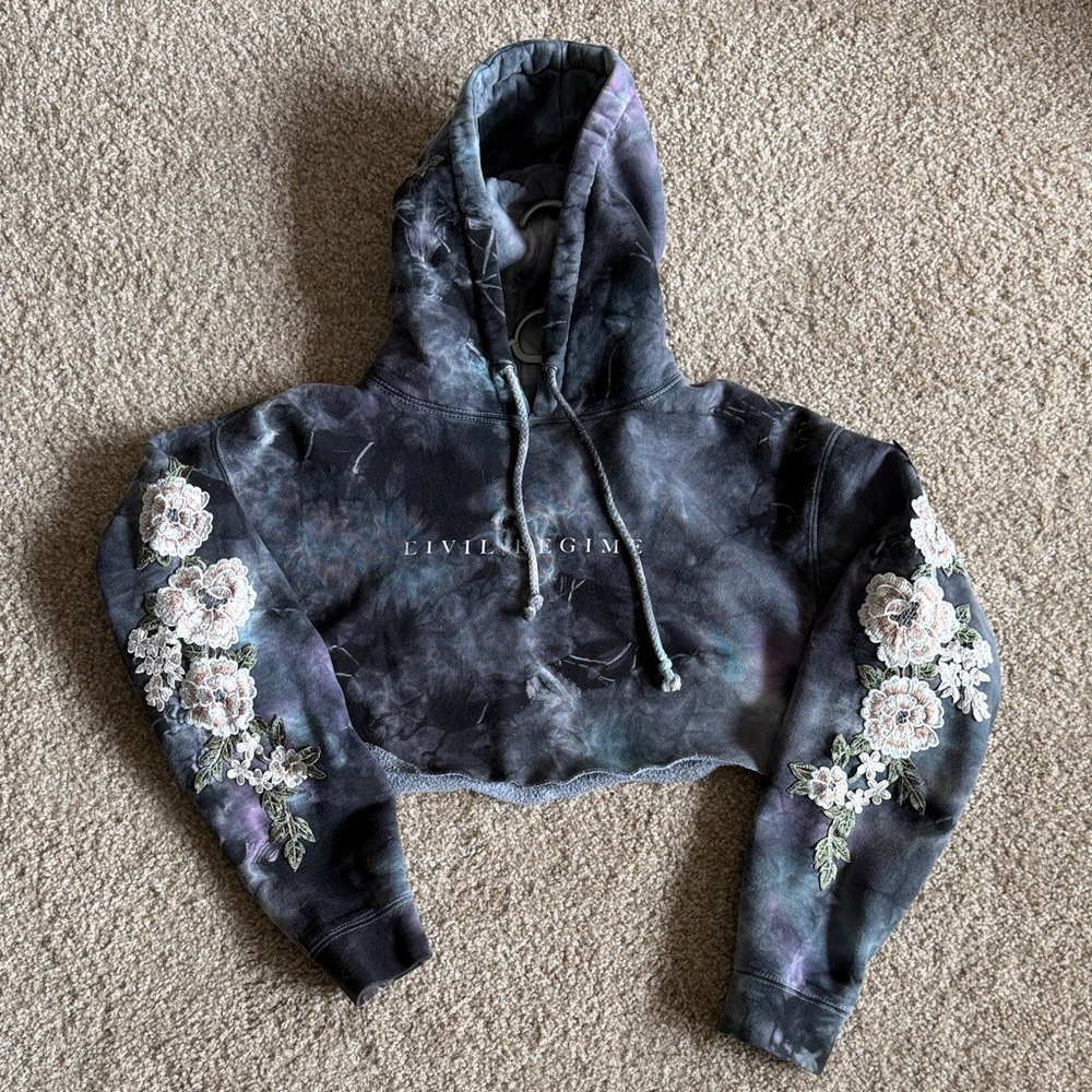 Civil Regime Floral Embroidered Cropped Hoodie